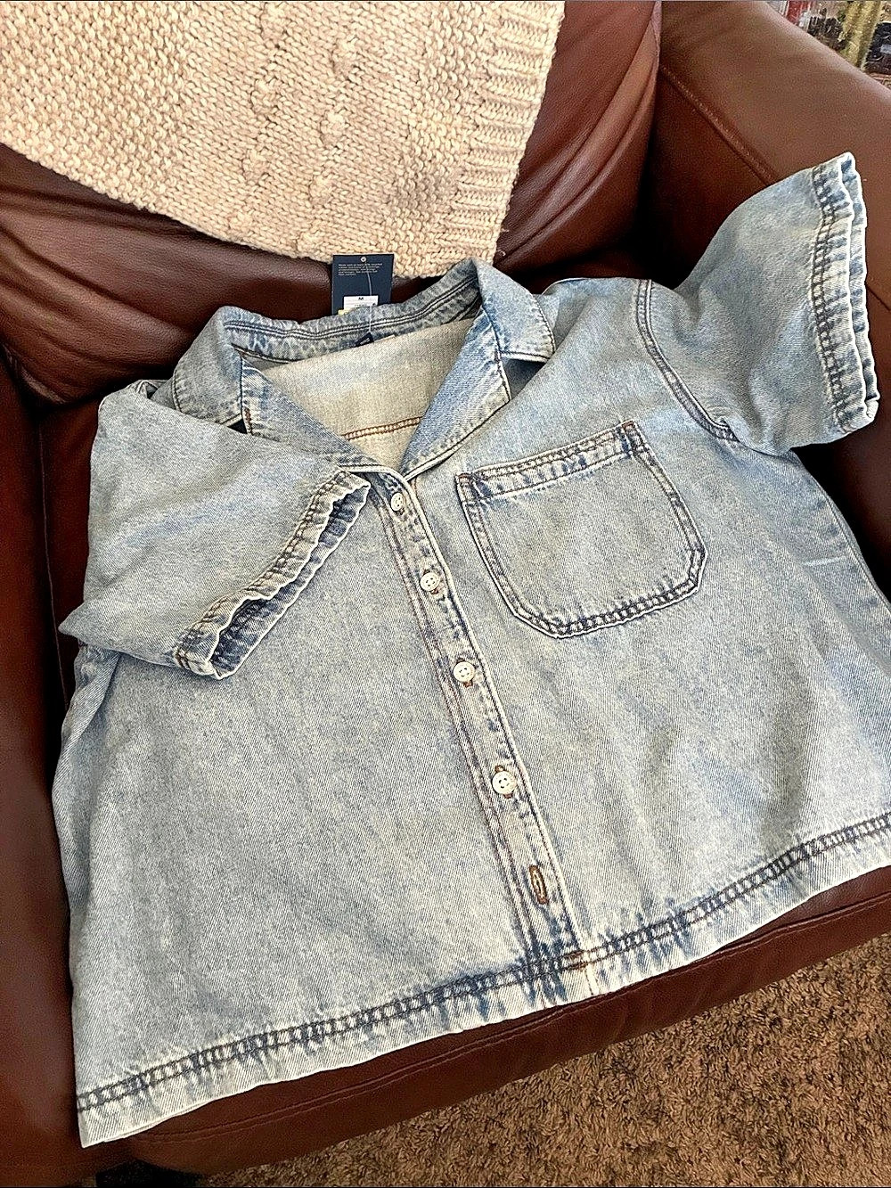 Universal Thread Denim Button Down Shirt in Blue Size Medium NWT